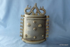 Ceramiques-cuites-dans-le-four-anagama-de-Michel-Cohen.-13-Cloche-dite-chinoise.-Gres-de-st-Amant-en-Puisaye.-12